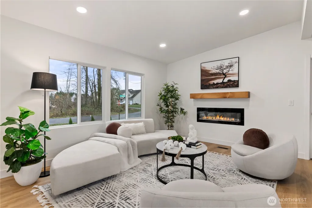 35851 12th Avenue SW Federal Way WA 98023