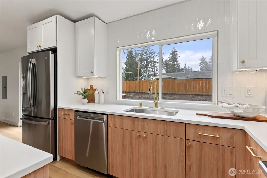 35851 12th Avenue SW Federal Way WA 98023