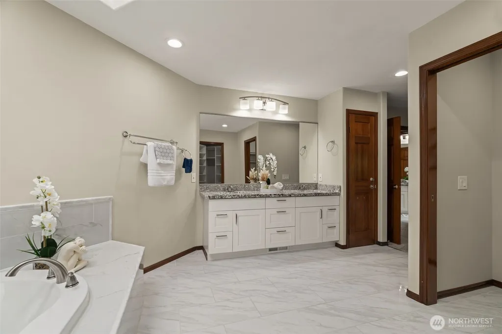18325 214th Ave NE Woodinville WA 98077