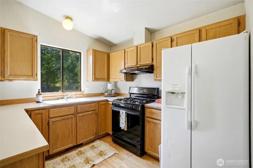 300 Butte Place Pacific WA 98047