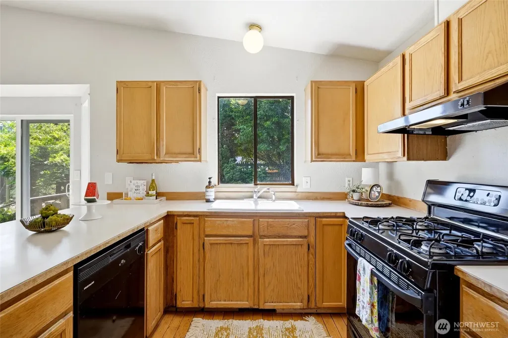 300 Butte Place Pacific WA 98047