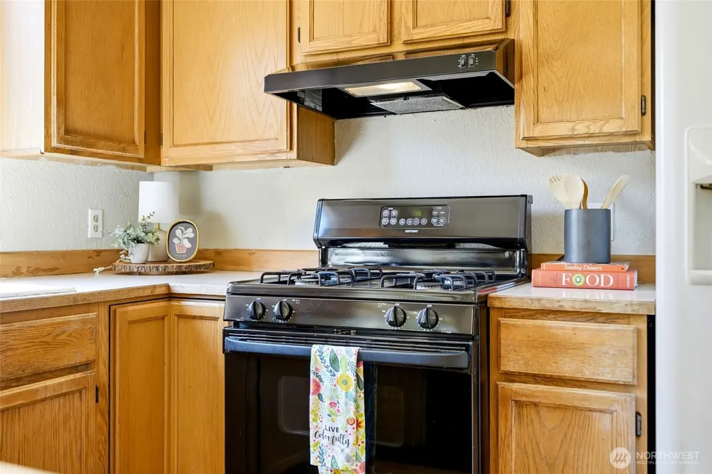 300 Butte Place Pacific WA 98047