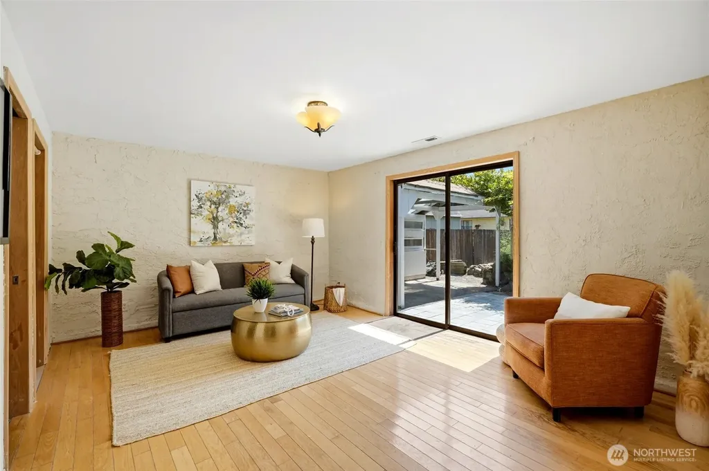 300 Butte Place Pacific WA 98047