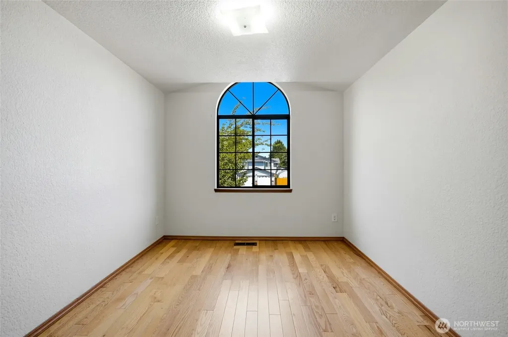 300 Butte Place Pacific WA 98047