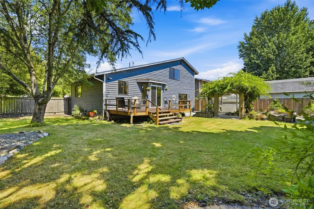 300 Butte Place Pacific WA 98047