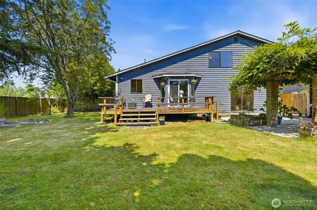 300 Butte Place Pacific WA 98047