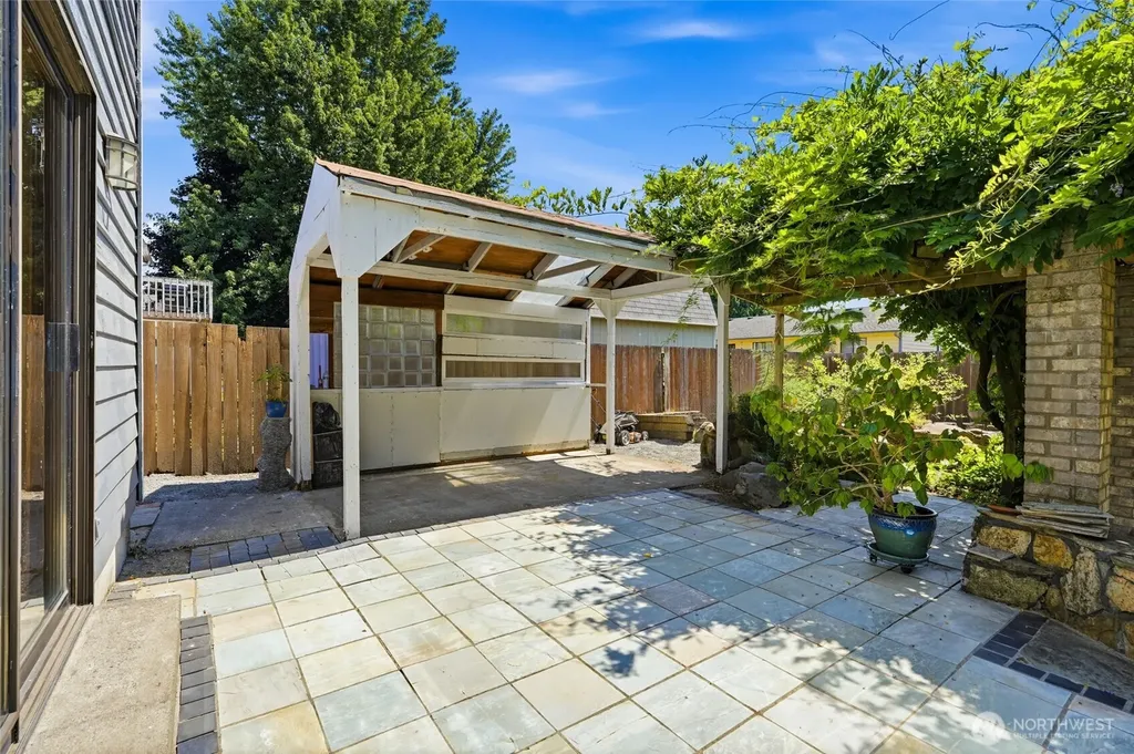 300 Butte Place Pacific WA 98047