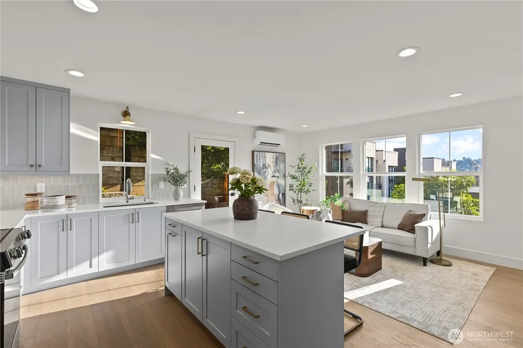 3245 13th Avenue W Seattle WA 98119