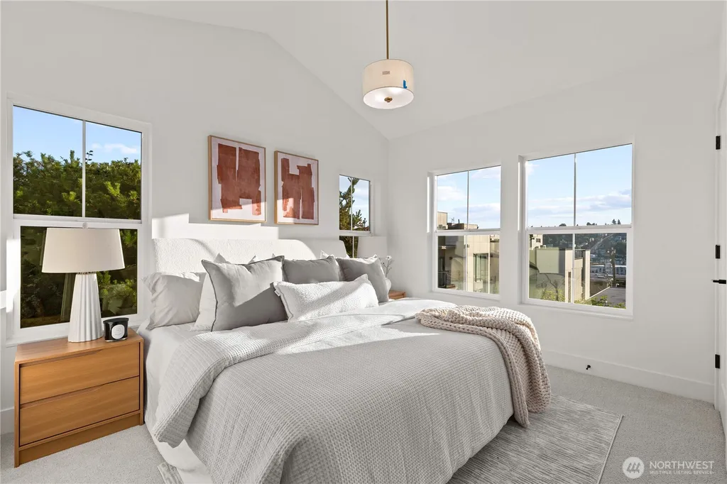 3245 13th Avenue W Seattle WA 98119