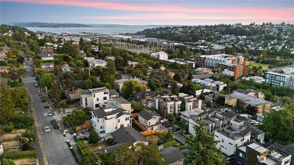 3245 13th Avenue W Seattle WA 98119