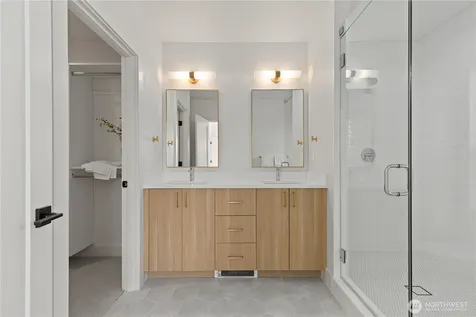3245 13th Avenue W Seattle WA 98119