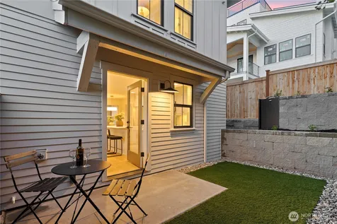 3245 13th Avenue W Seattle WA 98119