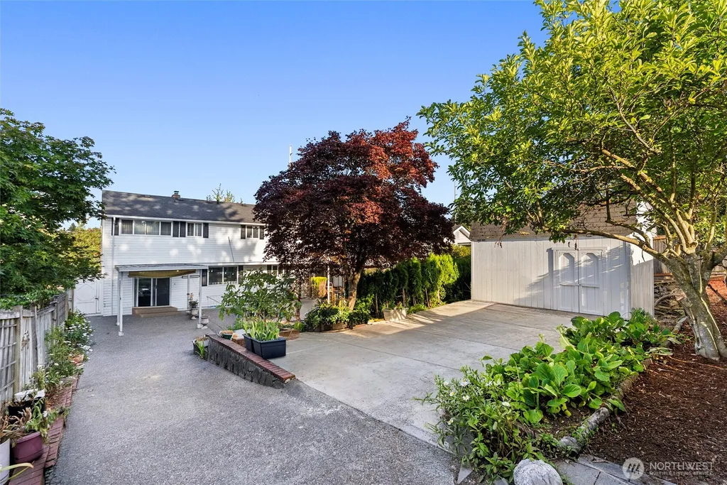 16745 Meridian Avenue N Seattle WA 98133