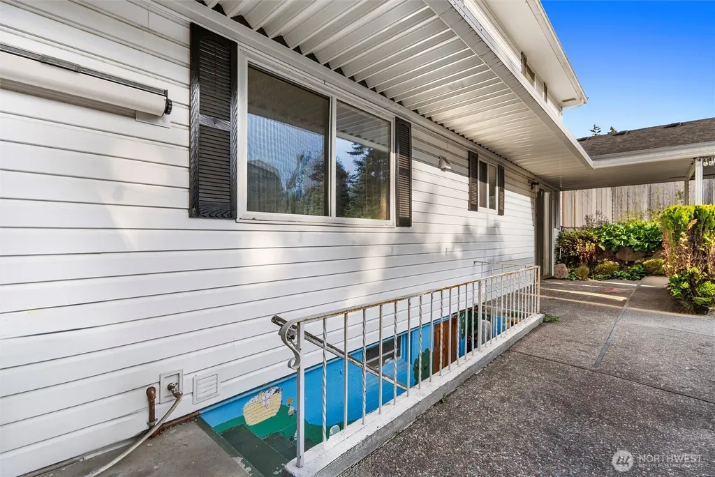16745 Meridian Avenue N Seattle WA 98133