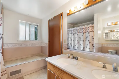 16745 Meridian Avenue N Seattle WA 98133