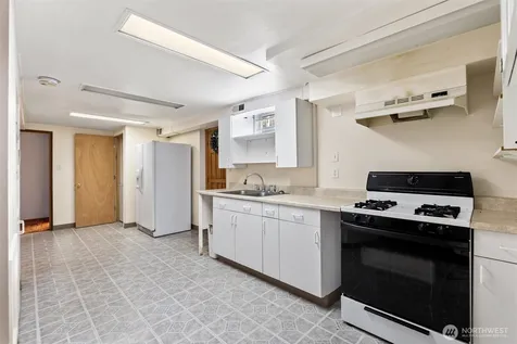 16745 Meridian Avenue N Seattle WA 98133