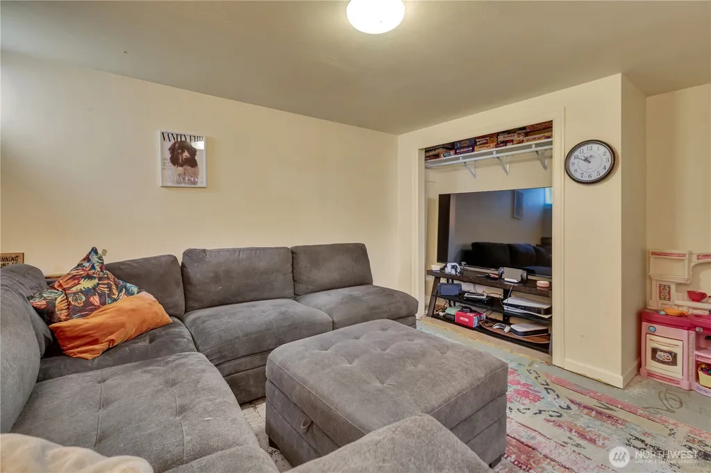 324 Stevens Avenue SW Renton WA 98057