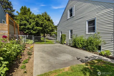 324 Stevens Avenue SW Renton WA 98057