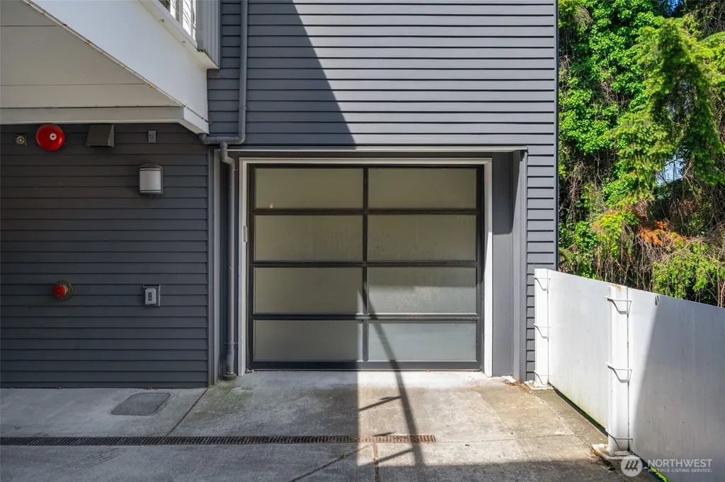 2251 14th Avenue W Seattle WA 98119