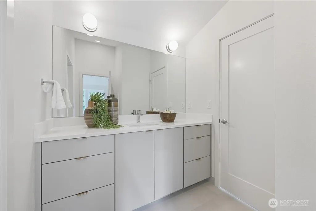 13047 39th Avenue NE Seattle WA 98125