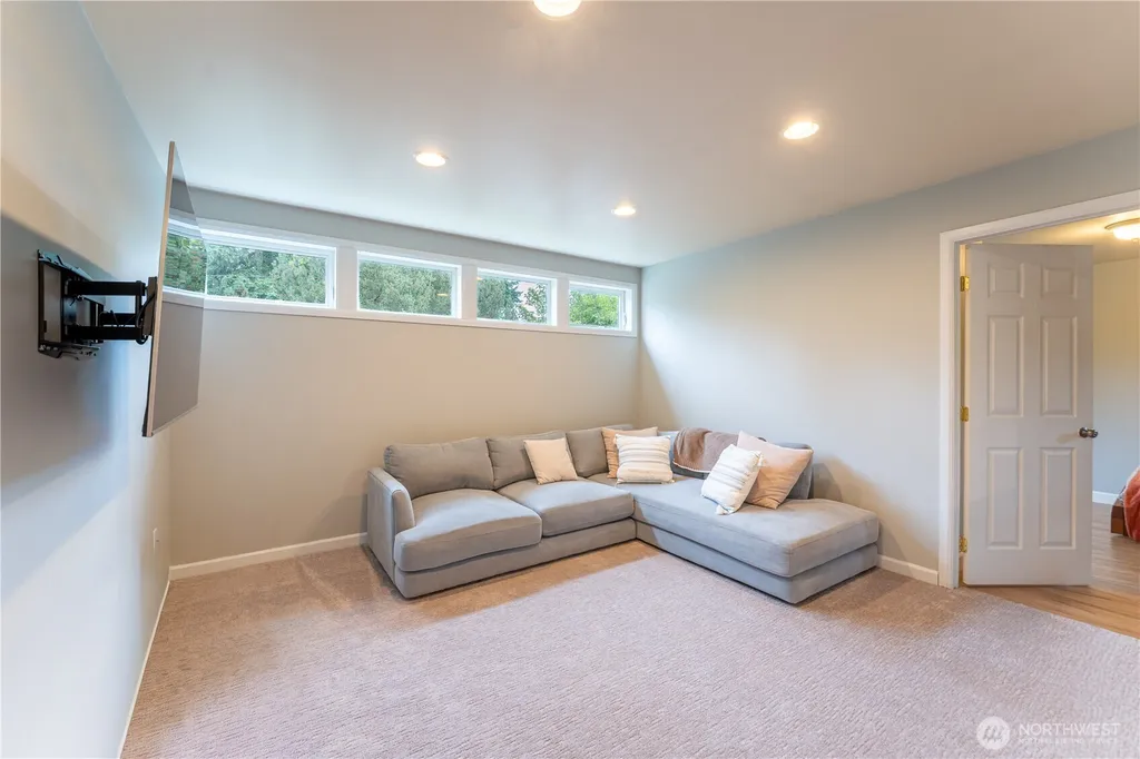 8706 NE 135th Place Kirkland WA 98034