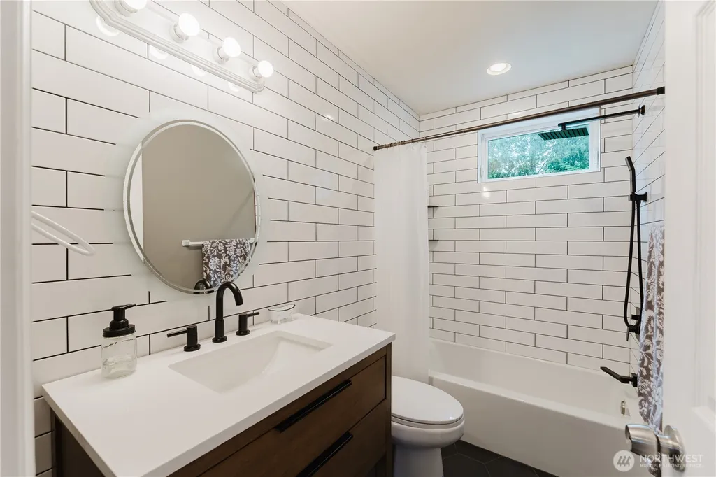 8706 NE 135th Place Kirkland WA 98034
