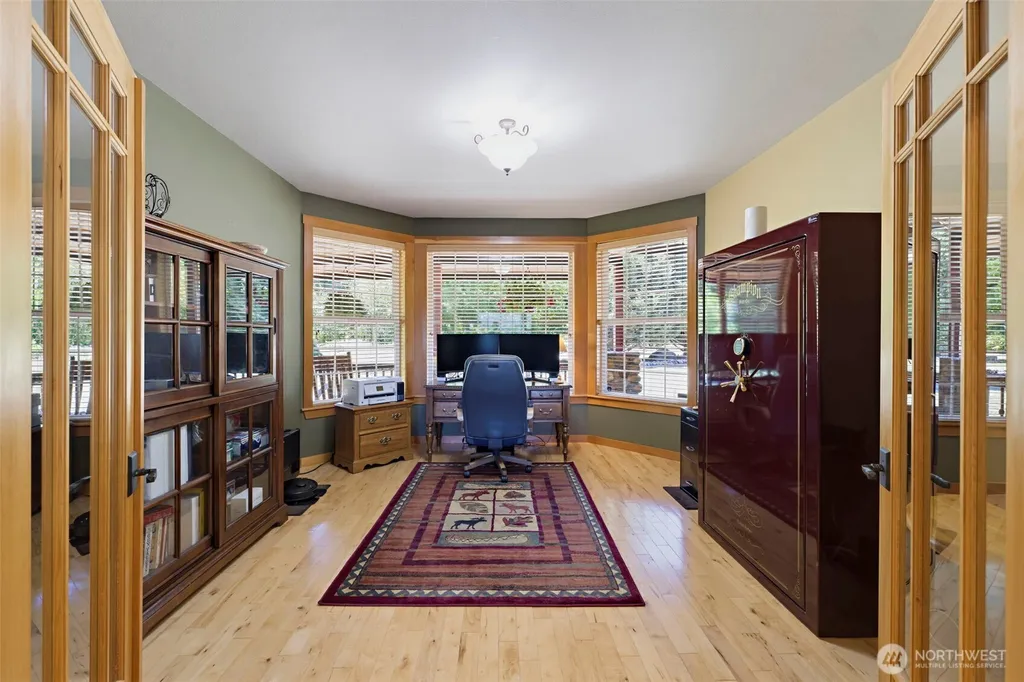 10710 417th Street E Eatonville WA 98328