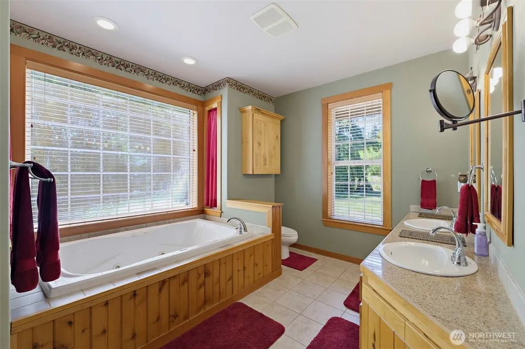 10710 417th Street E Eatonville WA 98328