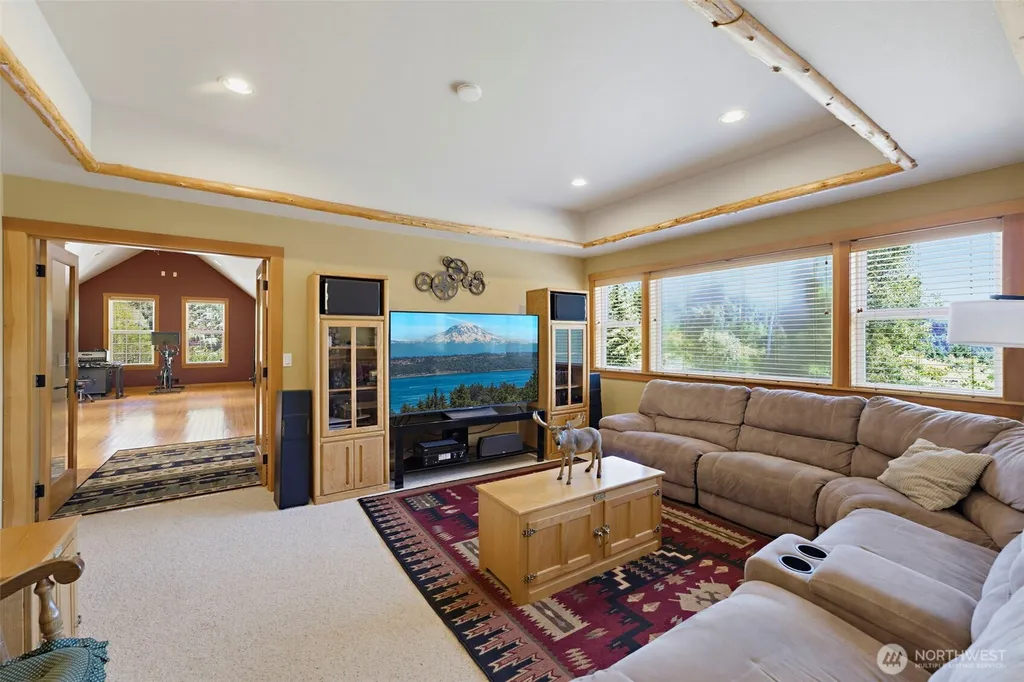 10710 417th Street E Eatonville WA 98328