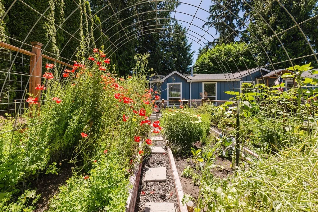 5709 NE Woodburn Road Kingston WA 98346