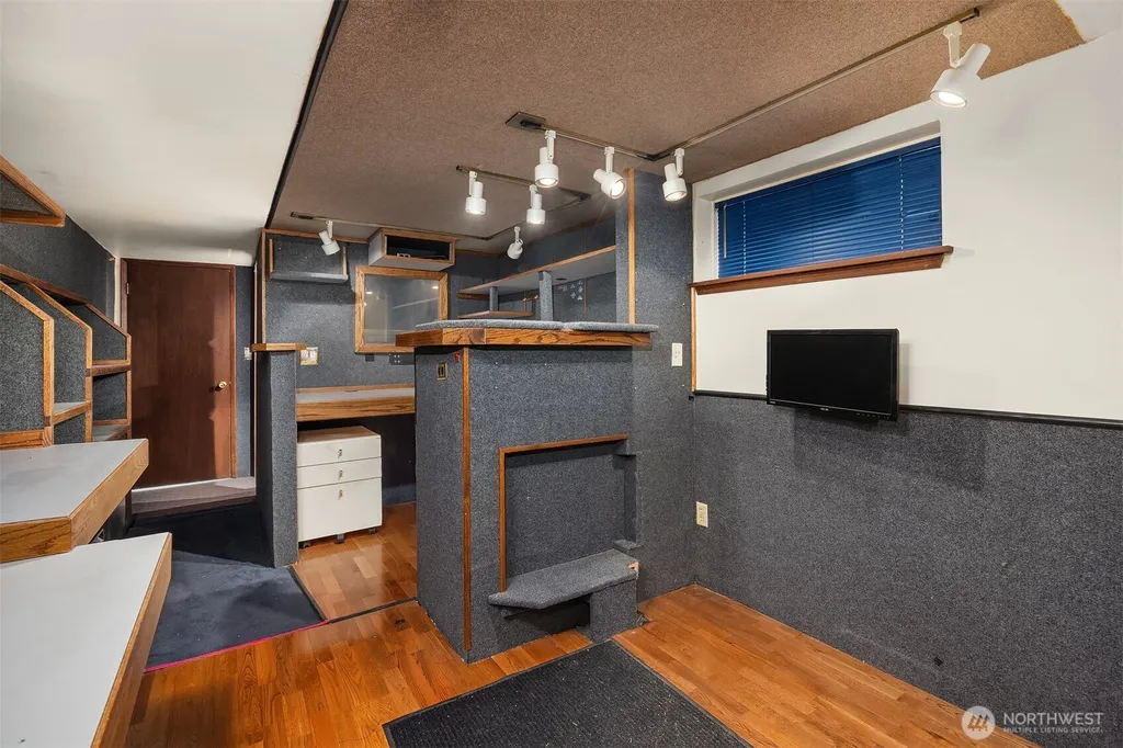 7712 23rd Avenue NW Seattle WA 98117