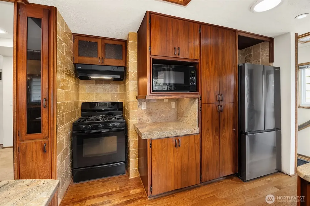 7712 23rd Avenue NW Seattle WA 98117