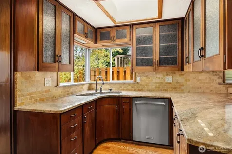 7712 23rd Avenue NW Seattle WA 98117