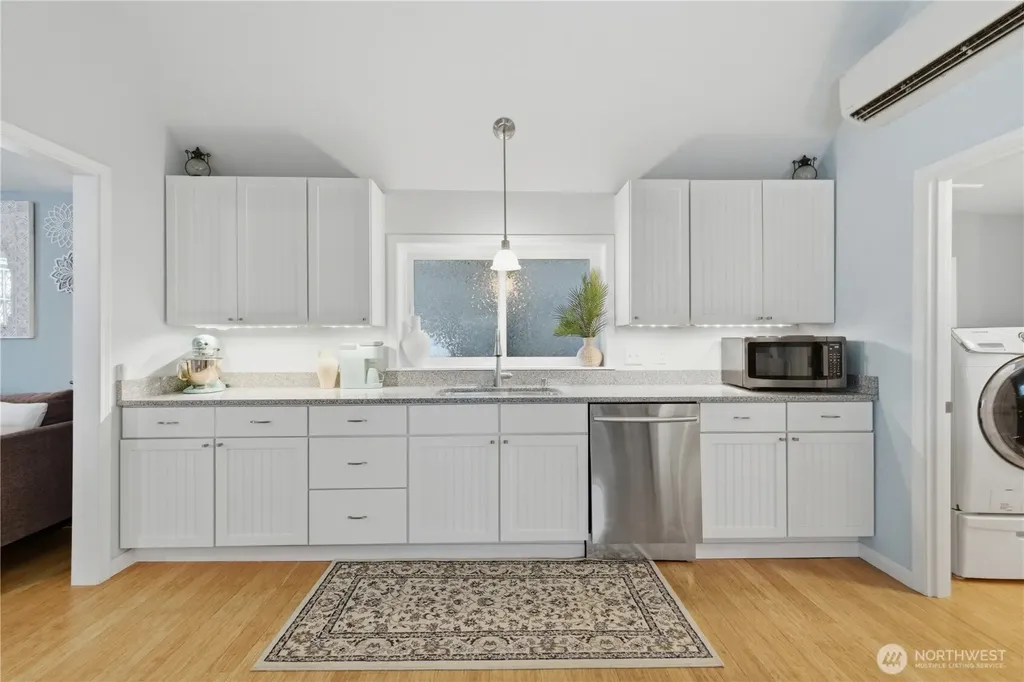10611 2nd Place SW Seattle WA 98146
