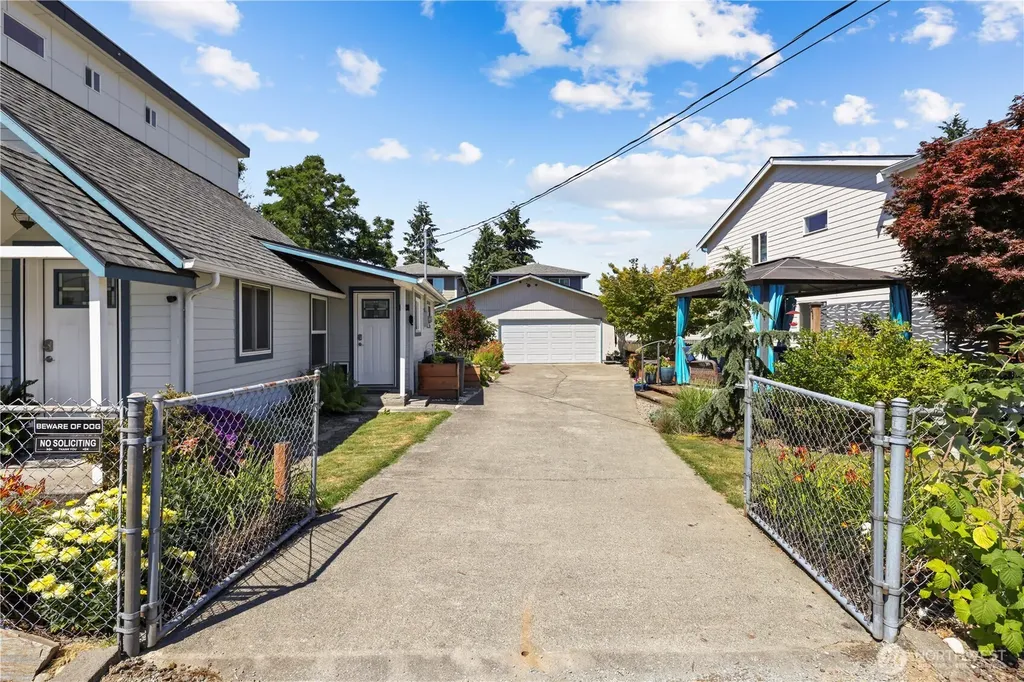 10611 2nd Place SW Seattle WA 98146