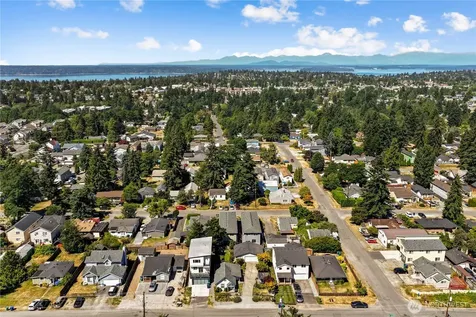 10611 2nd Place SW Seattle WA 98146