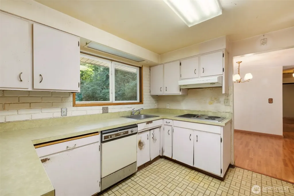 535 Surfcrest Place NE Poulsbo WA 98370