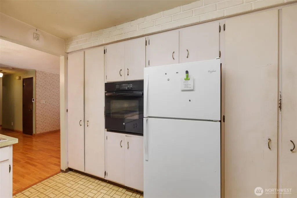 535 Surfcrest Place NE Poulsbo WA 98370