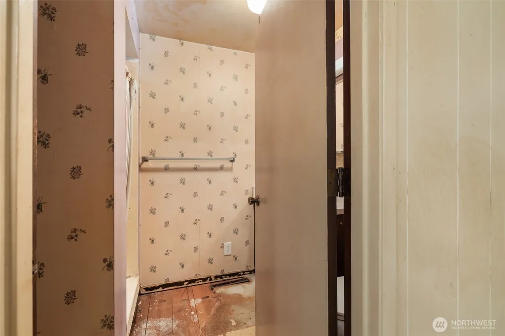 535 Surfcrest Place NE Poulsbo WA 98370