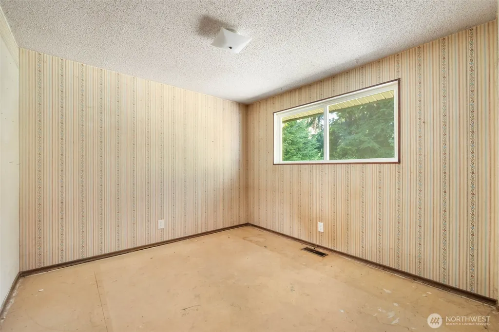 535 Surfcrest Place NE Poulsbo WA 98370