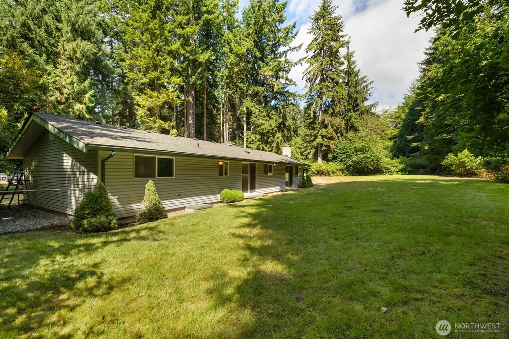 535 Surfcrest Place NE Poulsbo WA 98370