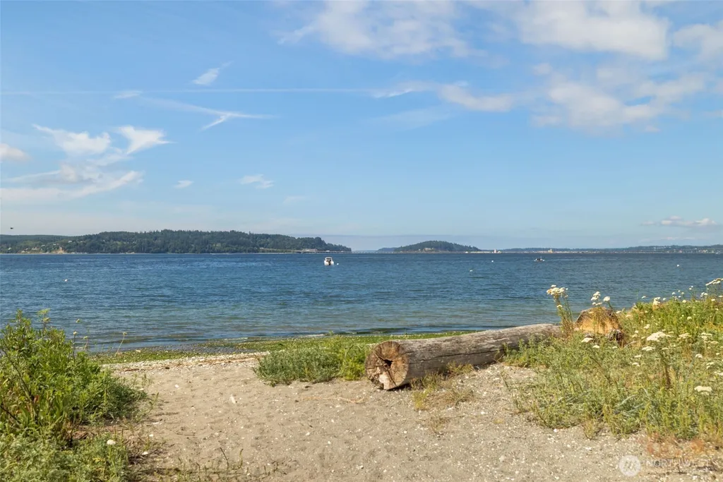 535 Surfcrest Place NE Poulsbo WA 98370
