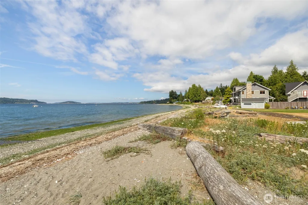 535 Surfcrest Place NE Poulsbo WA 98370
