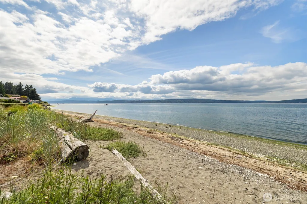 535 Surfcrest Place NE Poulsbo WA 98370