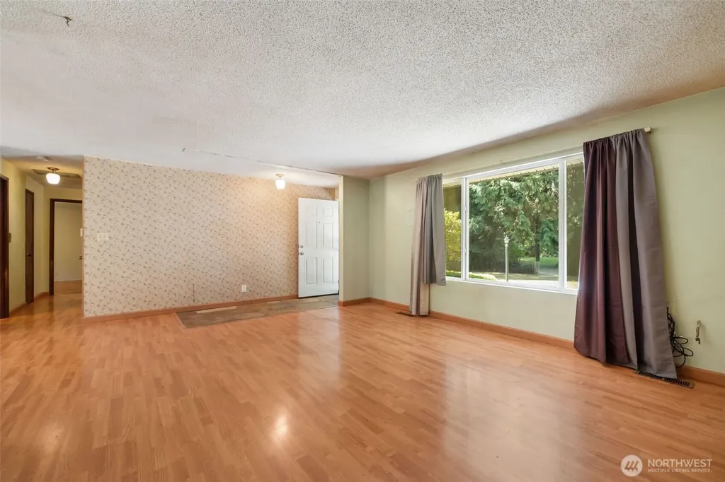 535 Surfcrest Place NE Poulsbo WA 98370