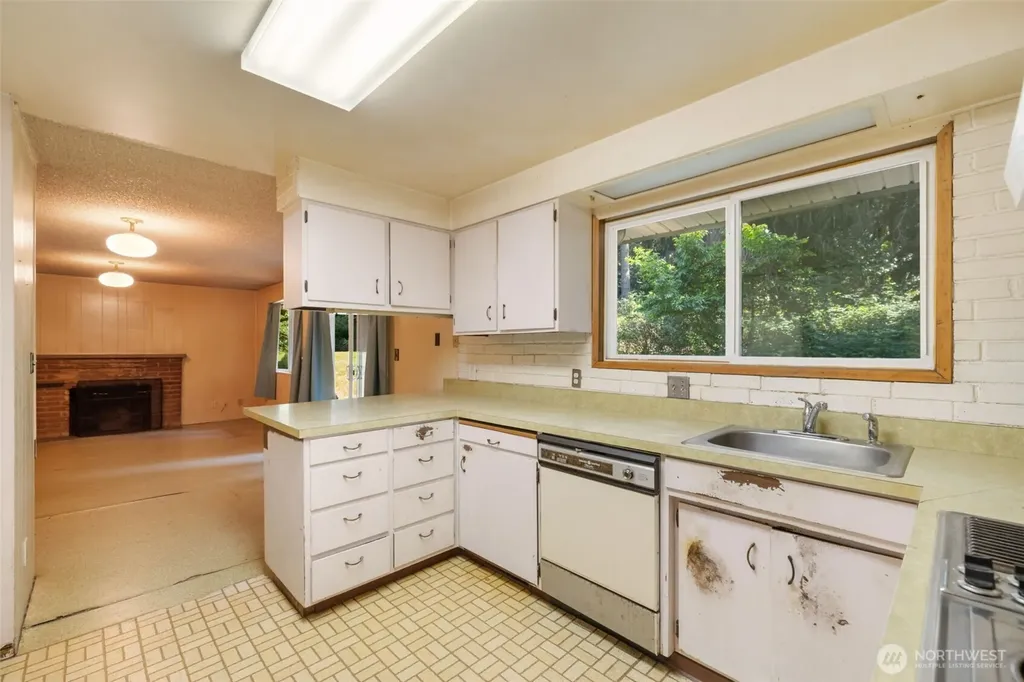 535 Surfcrest Place NE Poulsbo WA 98370