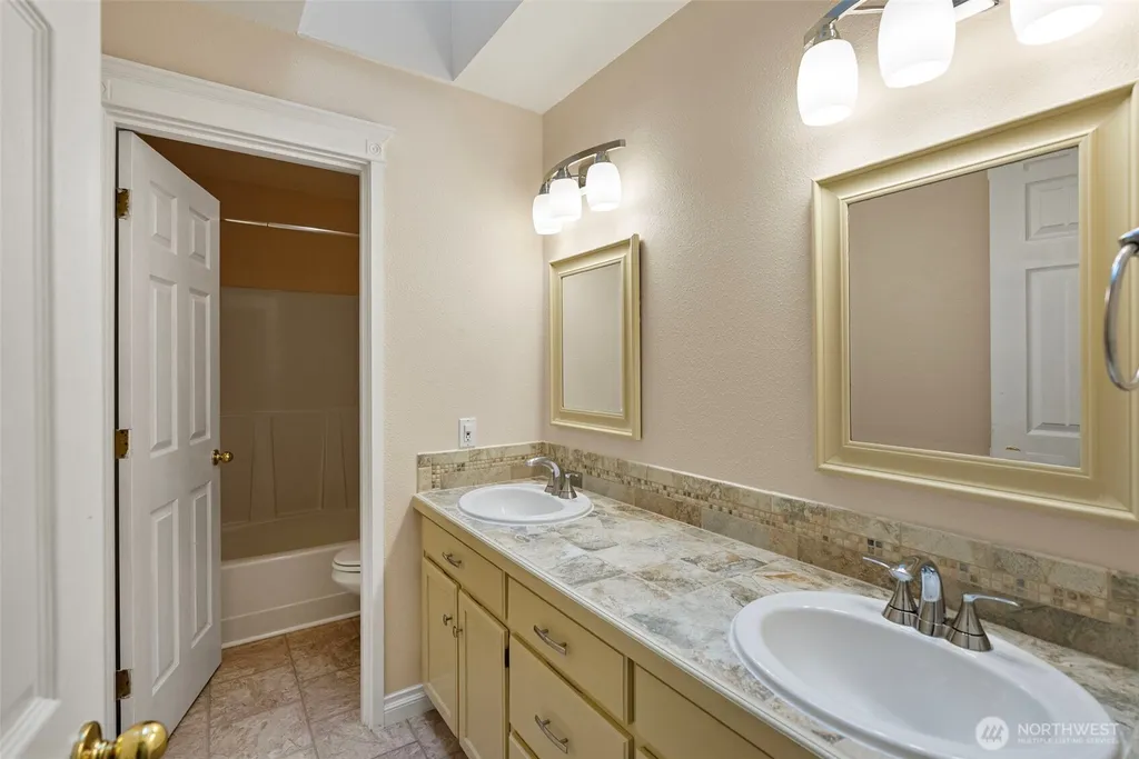 24810 Big Valley Road NE Poulsbo WA 98370