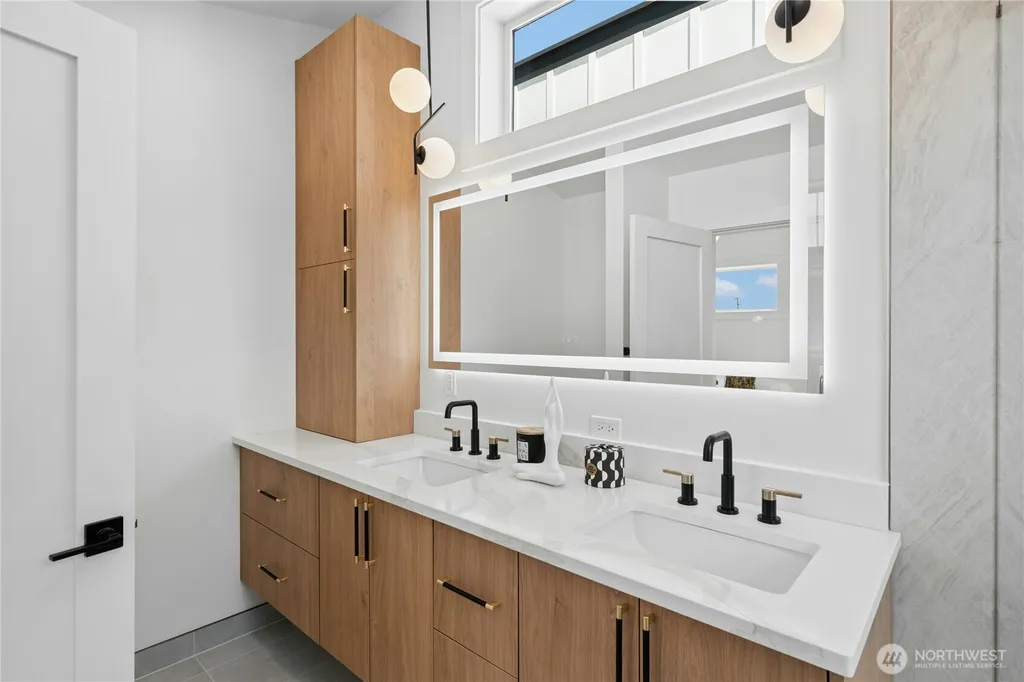 9242 Dayton Avenue N Seattle WA 98103