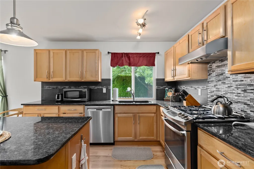 23236 SE 262nd Court Maple Valley WA 98038