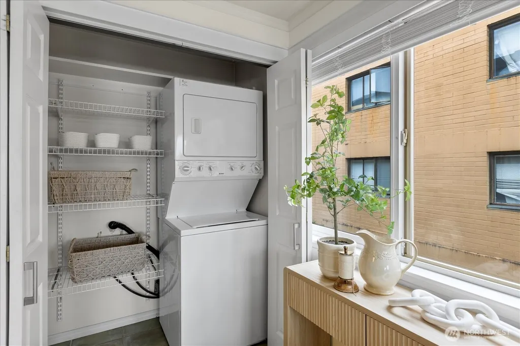 3700 W 25th Place Seattle WA 98199